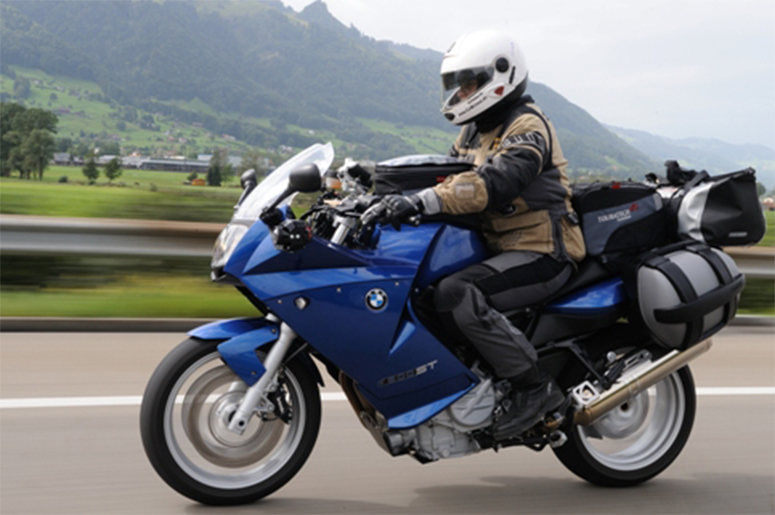 VIAJANDO EN MOTO